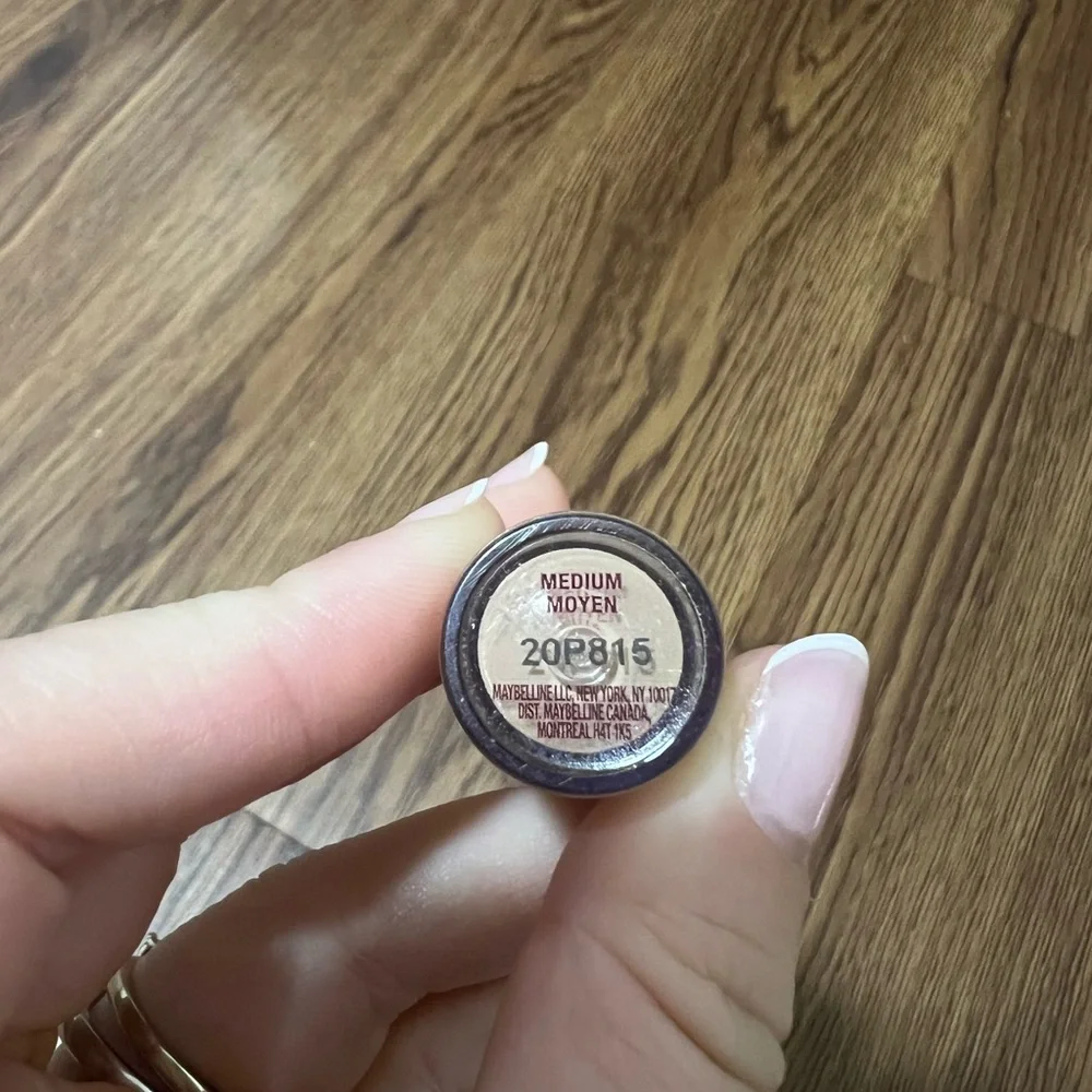 Maybelline Medium Instant Age Rewind Concealer